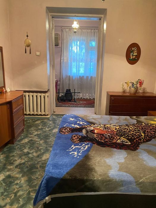 Продаётся квартира  под нежилое ( в доль дороги)