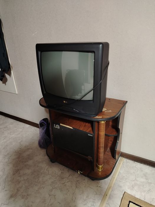 Телевизор с тумбой