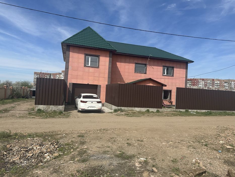 Продаю 2этажный коттедж