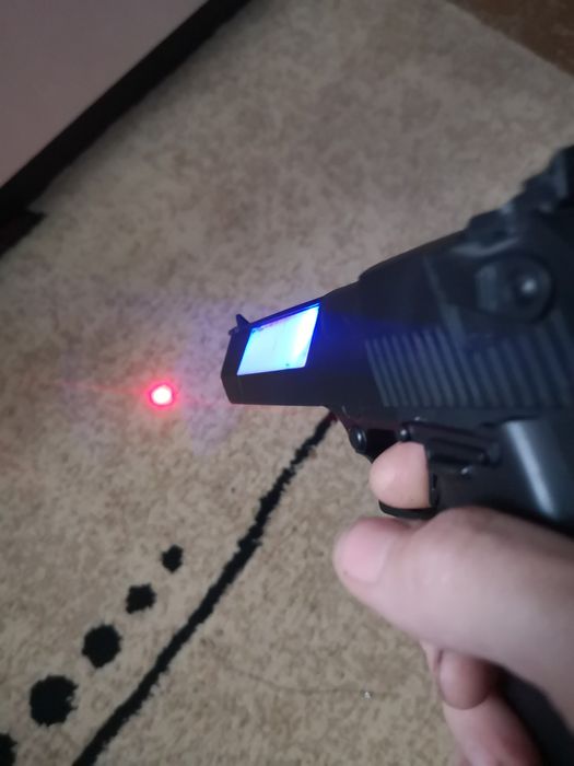 Пистолет лазер с мешенью  музыкалтной