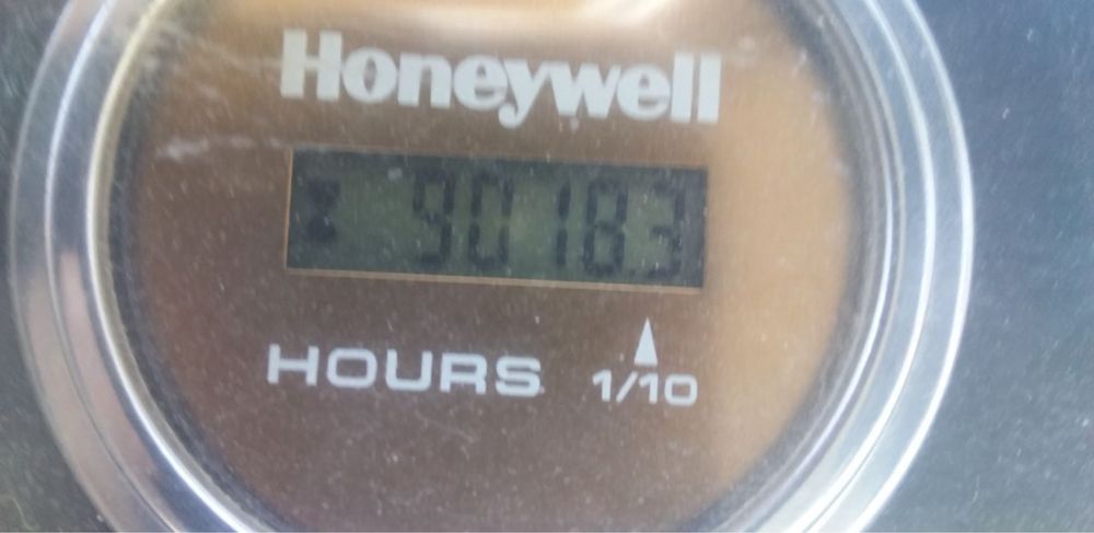 Погрузчик 1.8 куб сотилади