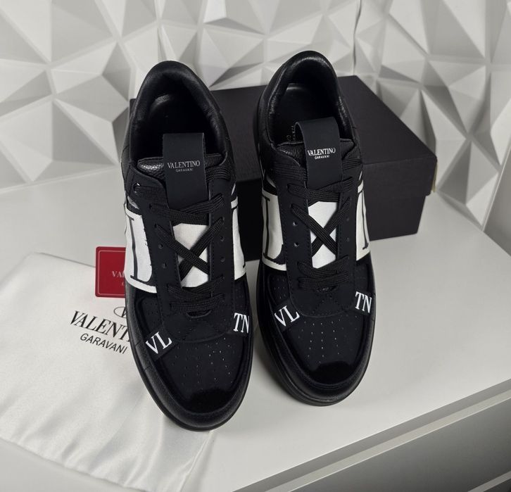 Мъжки обувки Valentino