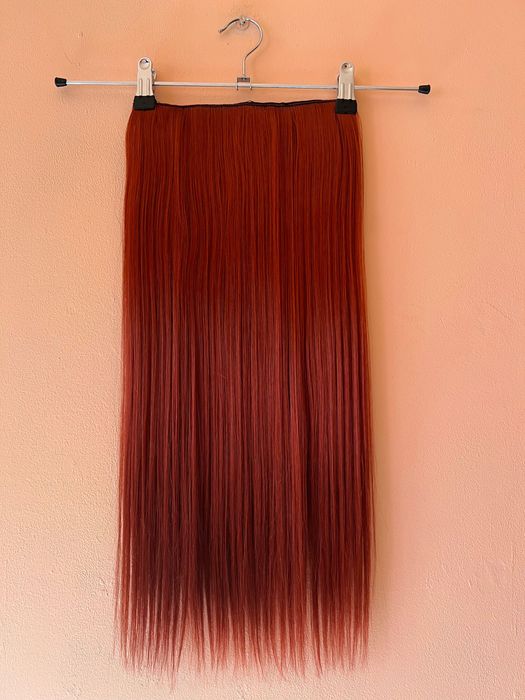 Екстеншън на треса 100 грама 
Дължина 60 см.  Ширина 25 см. с 5 щипки