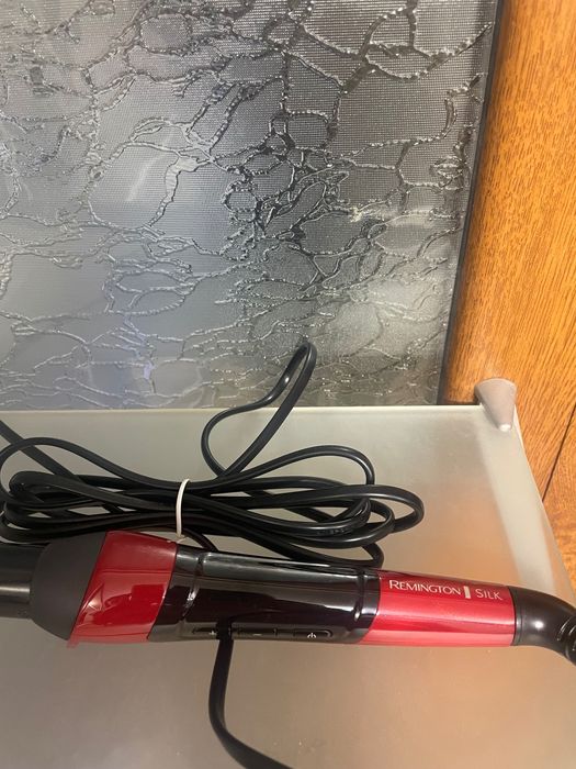 Vând Ondulator Remington Silk Nou