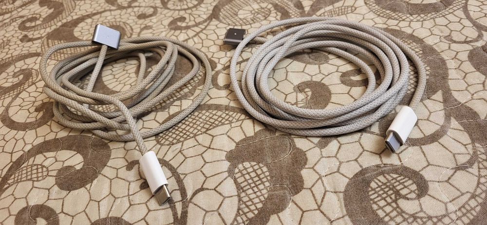 Cablu alimentare Apple MacBook USB-C cu Magsafe 3, 2m 85 lei bucata