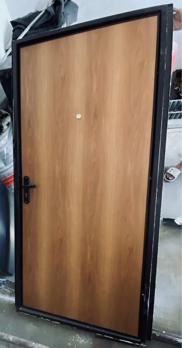 Дверь и комплектующие