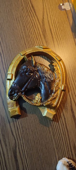 Продам барельеф Подкова