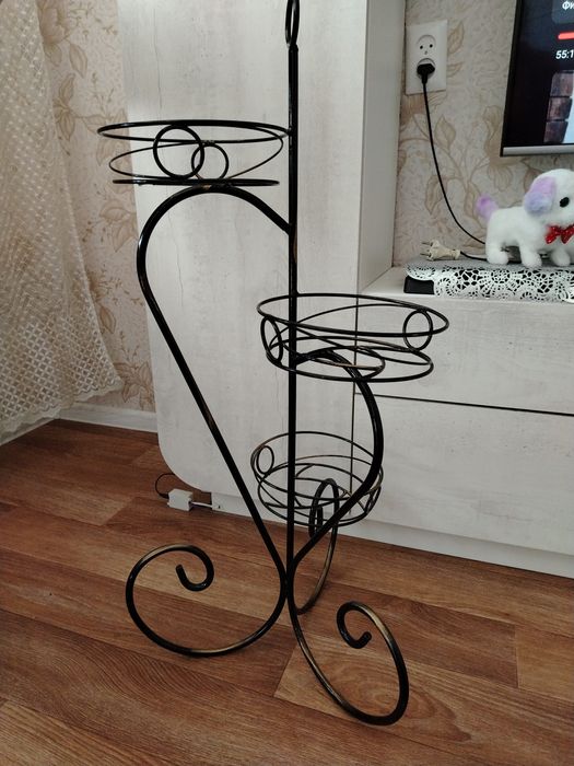 Подставка металлическая под цветы