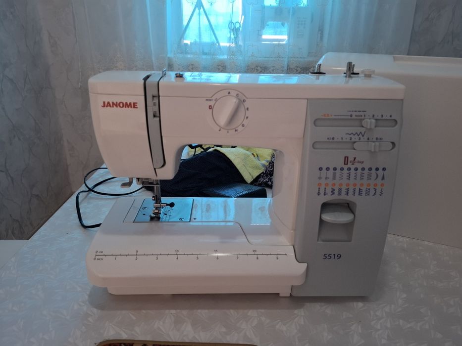 Продается швейная машинка Janome 5519