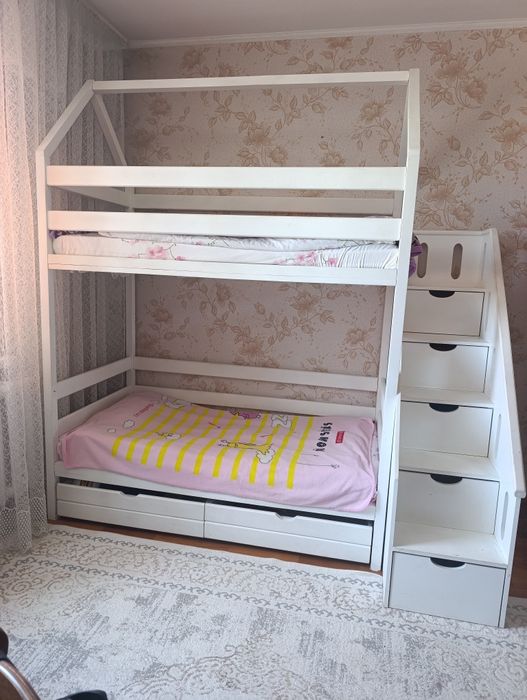 Двухъярусная кровать
