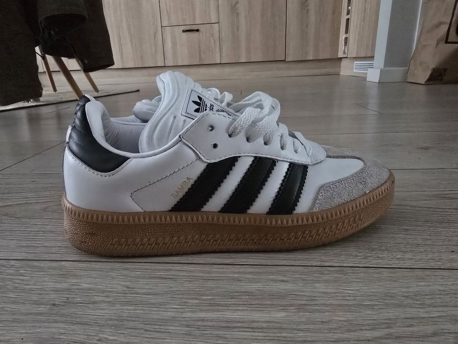 Adidași Adidas Samba originali – aproape noi
