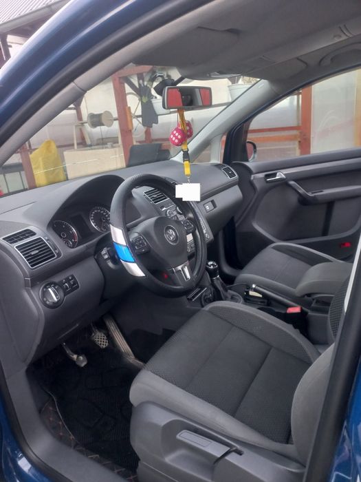 Vând Touran bluemotion 1.6 TDI
