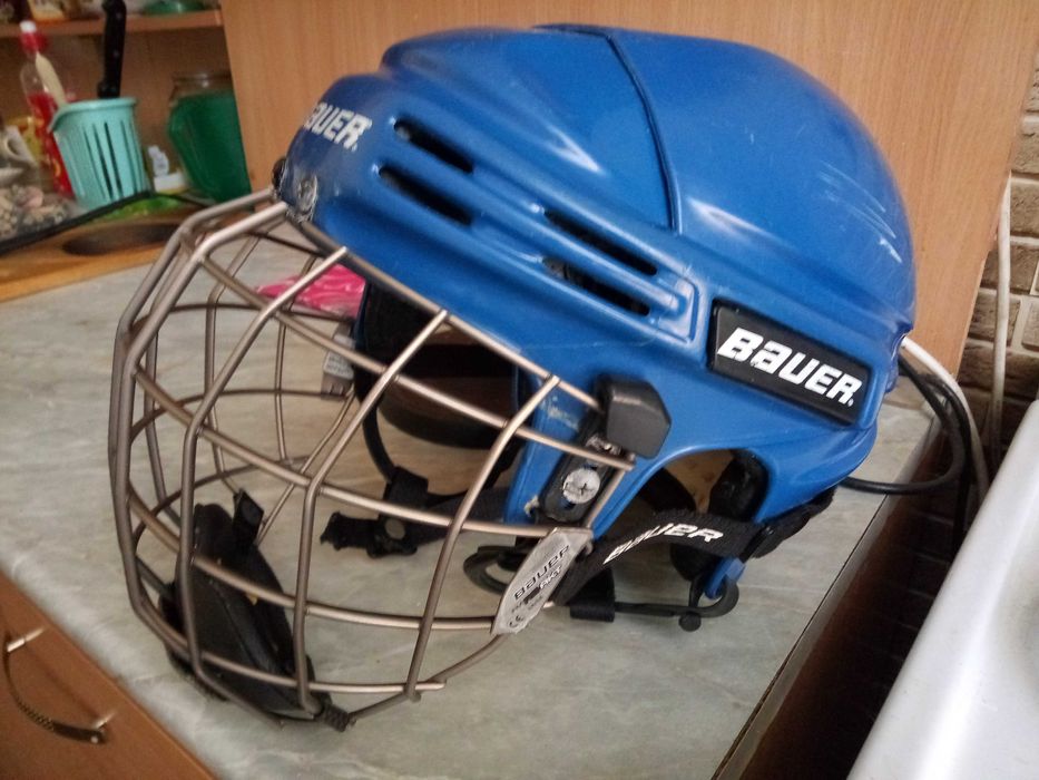 Хоккейная каска с маской