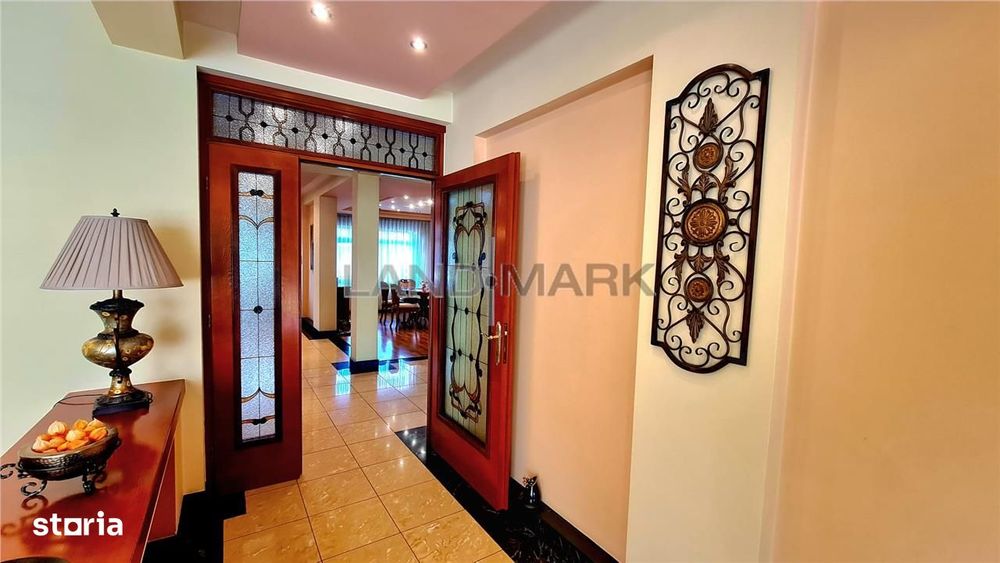 Vila de vanzare Timisoara, 4 dormitoare, piscina, garaj dublu