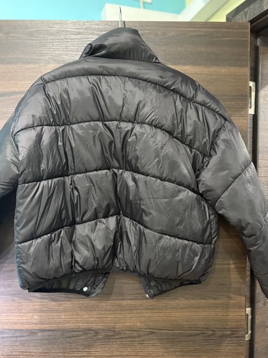 Черно олекотено дамско яке