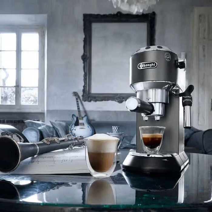 ПРОМО Нова 2г Гаранция Кафемашина DeLonghi Dedica EC685 Сива/Черна