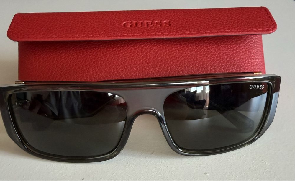 Ochelari GUESS..