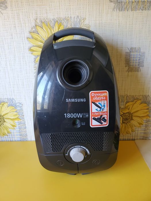 Продаю пылесос ,,Самсунг", работает отлично, оригинал.Цена:400000сум.