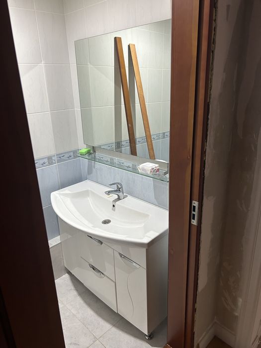 Раковина с зеркалом с тумбой