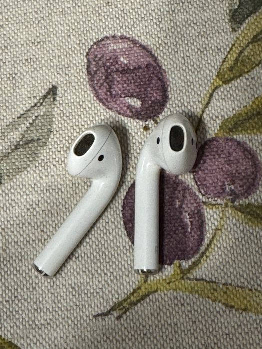 Продавам AirPods 2 (2020) година
