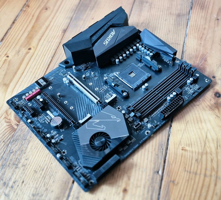 Placa baza gaming GIGABYTE X570 Aorus Elite AM4