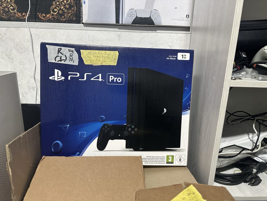 Продам Playstation 5 slim 1TB с инрами как новый привозной гарантия
