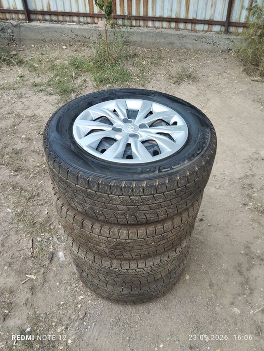 Продам комплект резины с дисками