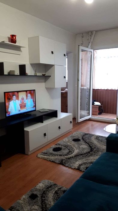 Închiriez apartament