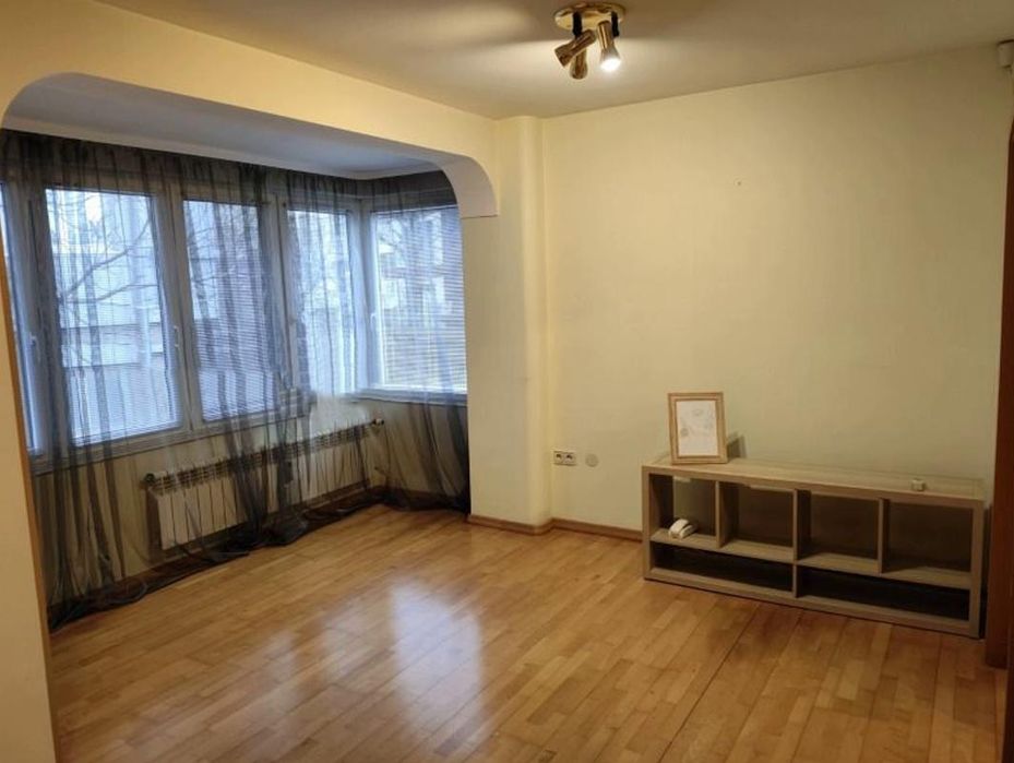 Двустаен, под наем, ж.к Изток