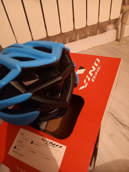 Продаю каску vino