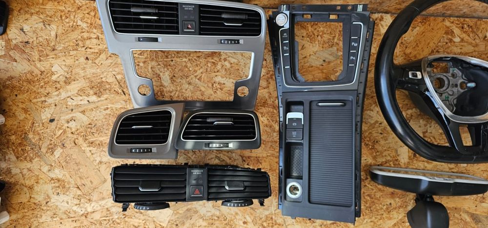 Accesorii bord Golf 7 volan / grile / oglindă / spirala / consolă bord