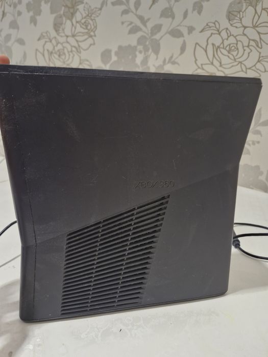 Xbox360 slim в хорошем состоянии