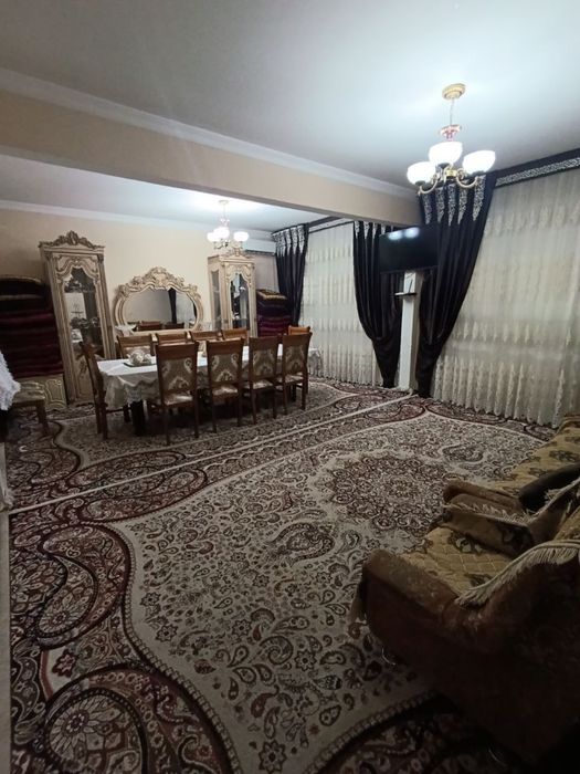Продаю 5-и комнатную квартиру в центре района Сергели 5