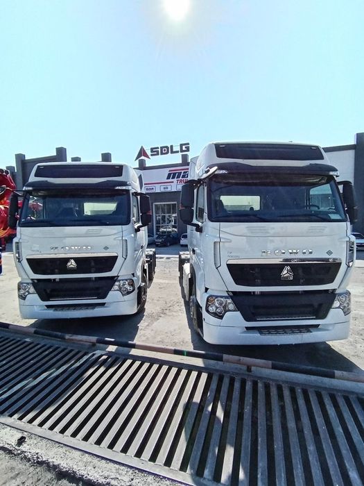 Тягач Howo T7 6x4 CNG