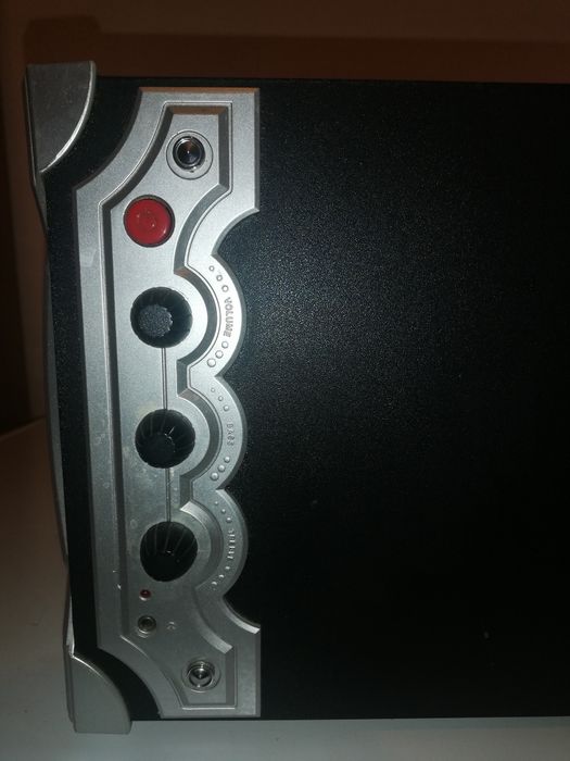 Усилитель с двумя колонками.