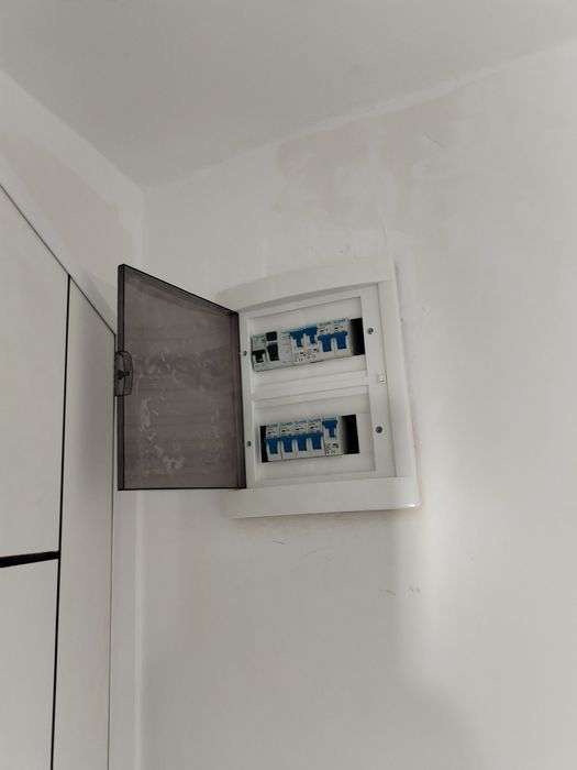 Ел. услуги по домовете. Работя и в почивните дни