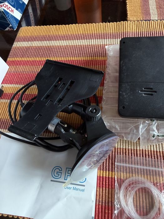 GPS навигация 256 + 8GB , за коли и камиони. Зрядно за запалка и стойка.