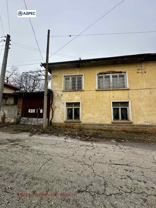 Къща в Ловеч, област-с.Врабево площ 102 цена 33234