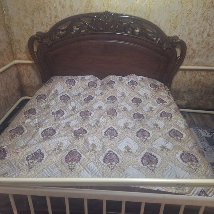 Продам спальный гарнитур