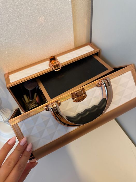 Куфар за гримове