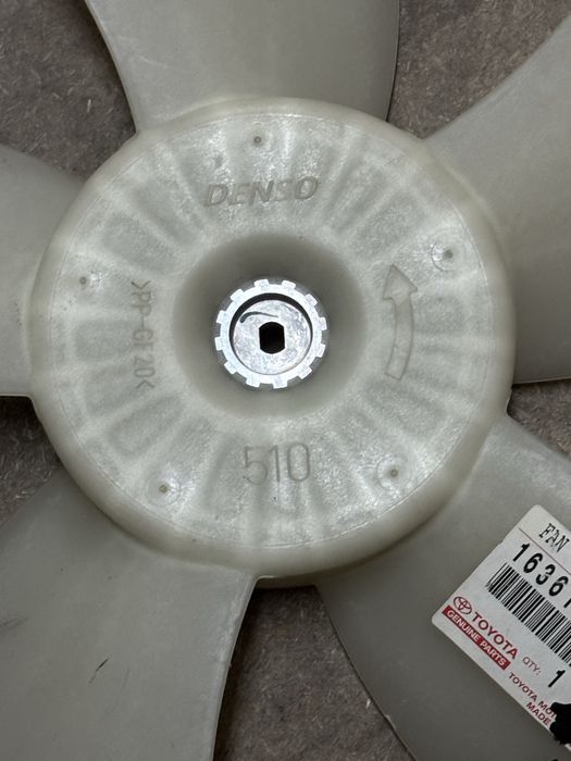 Крыльчатка лопасть  лексус рх 330