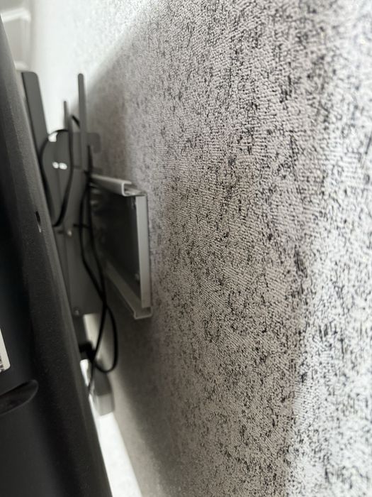 Телевизор LG в черном цвете