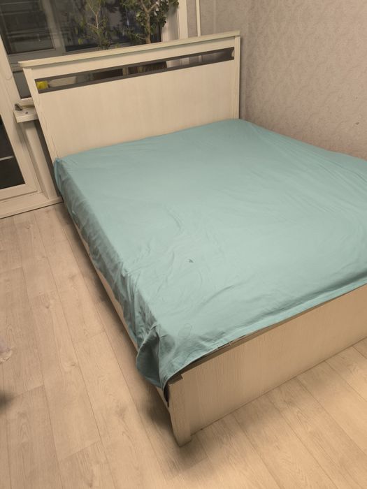 Продам двуспальную кровать с подъёмным механизмом