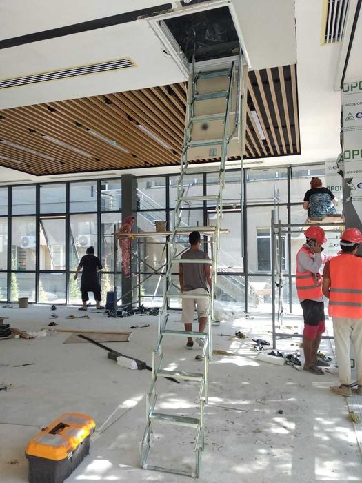 Чердачная лестница, раскладная металлическая из Италии.

Звоните.