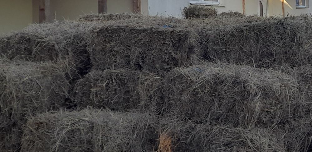 Baloti de luterana și fin de vânzare