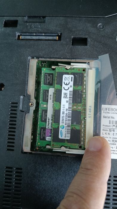 Vând laptop Fujitsu Siemens Lifebook