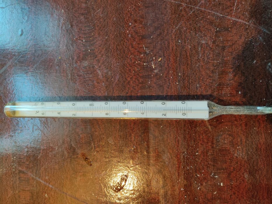 Продам  краску красный и градусник