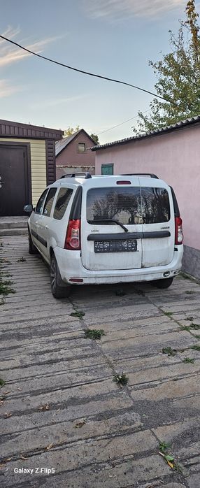 Продаю ВАЗ лада  Ларгус  1.6