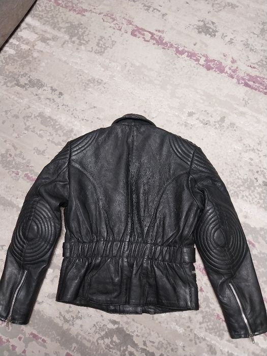 Geaca de piele damă.