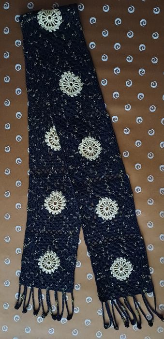 Нов плетен шал черно и злато